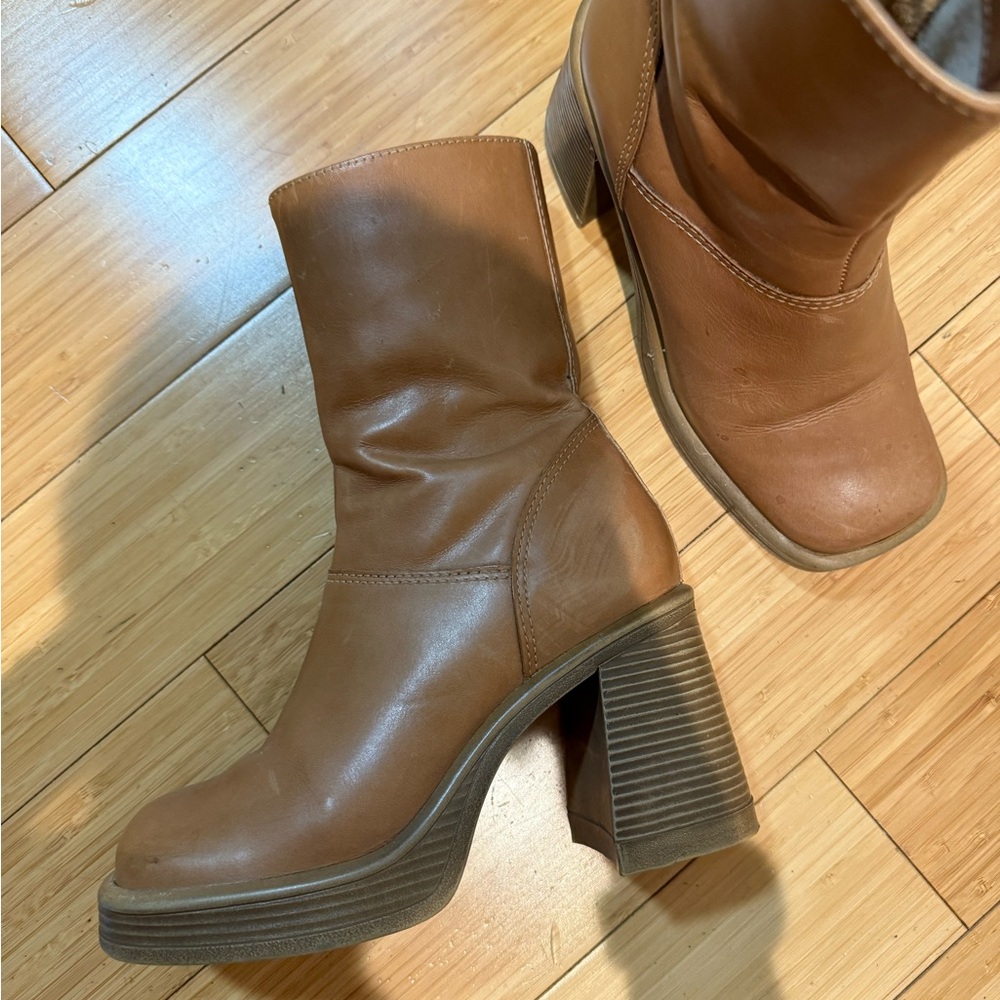 Steve Madden Fantise Brown Heeled Boots with Square Toe - Picture 3 of 6